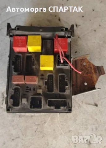 Бушонно табло за RENAULT LAGUNA 2 FUSE BOX 8200283803 8200004201-E