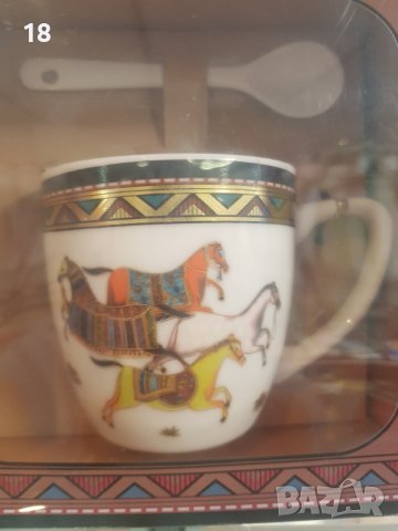 Чаши с лъжички