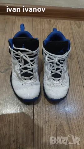 Air Jordan Nike  35.5 номер / Еър джордьн найк, снимка 2 - Детски маратонки - 49654769