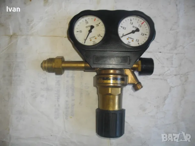 РЕДУЦИР ВЕНТИЛ за Ацетилен AGA Немски Професионален Почти Нов защитна гума на манометрите 0-40 bar, снимка 2 - Други инструменти - 47374647