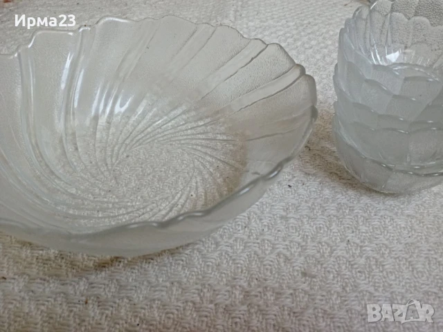 Стъклена салатиера с купички, снимка 1