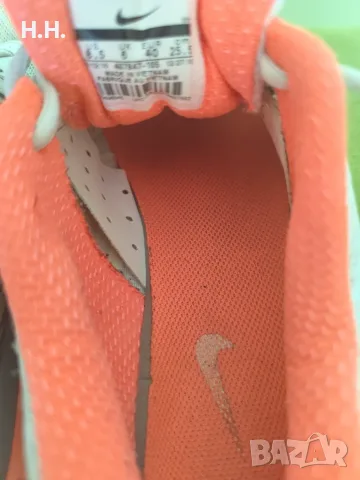 Дамски маратонки Nike, снимка 4 - Маратонки - 55858764