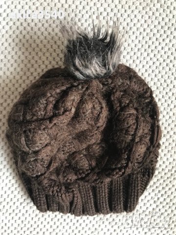 Зимна кафява шапка с пухче, снимка 3 - Шапки - 39789625