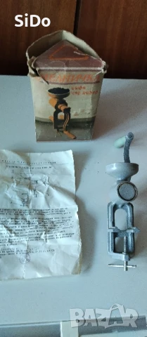 Ръчна Мелничка за кафе,чер пипер ръчна БГ от 1982г, снимка 5 - Други - 50666063