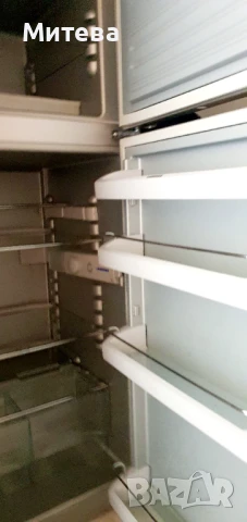 Продавам хладилник Libherr- цвят металик