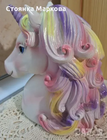 Красив порцеланов еднорог-касичка