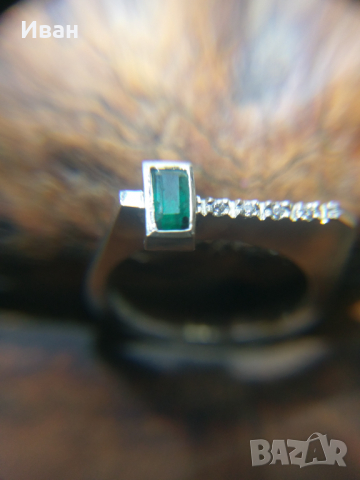 Сребърен пръстен със смарагд