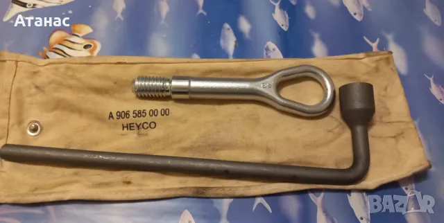 Ключ за гуми и кука за Mercedes