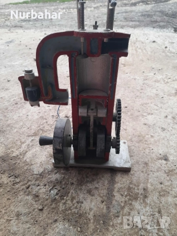 Соц учебен модел на двигател , снимка 3 - Антикварни и старинни предмети - 52347649