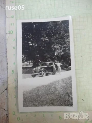 Снимка стара на семейство до колата - 1
