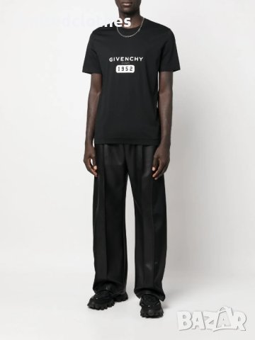 GIVENCHY Black Reverse Logo Print Slim Fit Мъжка Тениска size M (S) и L (M), снимка 4 - Тениски - 41068623