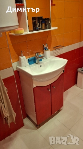 Продавам шкафове за баня