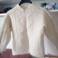 Вълнен пуловер , снимка 2 - Детски пуловери и жилетки - 42716559