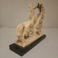 Уникална-Изключителна красива топ находка,фигурка статуетка на изящни коне., снимка 4 - Статуетки - 44344199