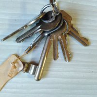 Стари ключове на връзка №3 ,7 броя, снимка 2 - Антикварни и старинни предмети - 34305504