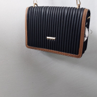 Малка данска черна чанта, снимка 2 - Чанти - 44711135