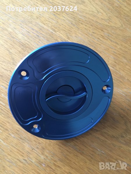 Олекотена капачка за резервоар, снимка 1
