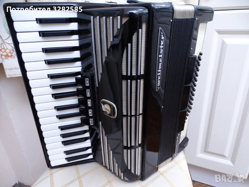 Акордеон Велтмайстер Сепарато Стандард 72 баса, снимка 1