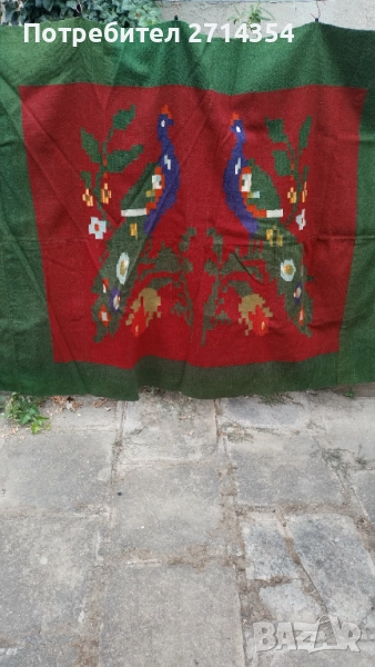 Стар ръчно тъкан ковьор за стена с пауни, снимка 1