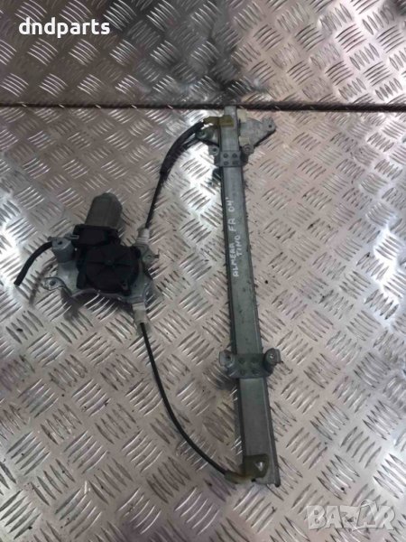 Преден десен стъклоповдигач Nissan Almera Tino,2004г., снимка 1