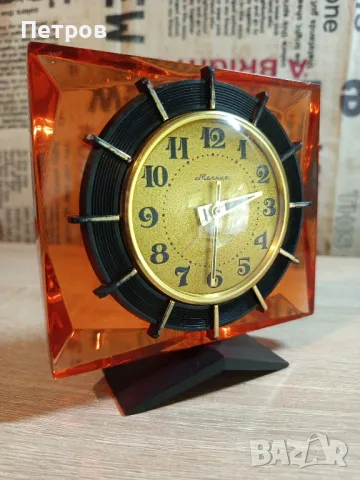 Стар Настолен Часовник"Молния"(Molnia), снимка 2 - Антикварни и старинни предмети - 50021334