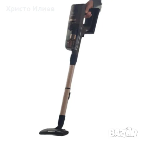 Вертикална прахосмукачка Electrolux Ultimate 800, снимка 10 - Прахосмукачки - 56081938