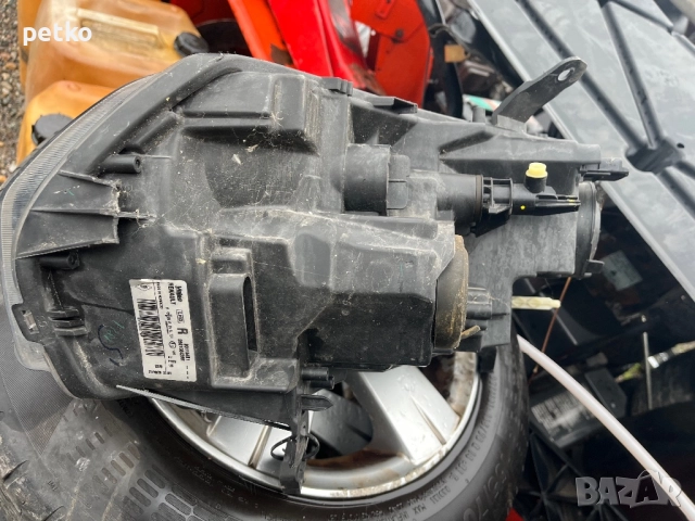 Продавам десен фар за Дачия сандеро stepwey2022, снимка 2 - Аксесоари и консумативи - 52855826