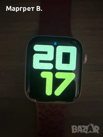 Apple Watch Series 6 44 mm Gold Aluminum + много каишки и аксесоари 