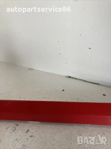 Лайсна за предна дясна врата червена за Volvo S40 2.0 TDI (2009) 08694731, снимка 2 - Части - 53833138