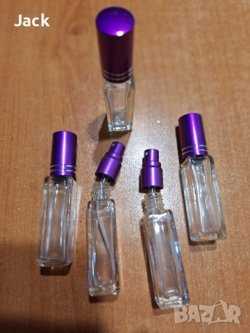 СТЪКЛЕНИ, ЧЕТИРИЪГЪЛНИ МИНИ СПРЕЙ ШИШЕНЦА ЗА ПАРФЮМ ОТ 10 ml. С КАПАЧЕ., снимка 2 - Унисекс парфюми - 51413853