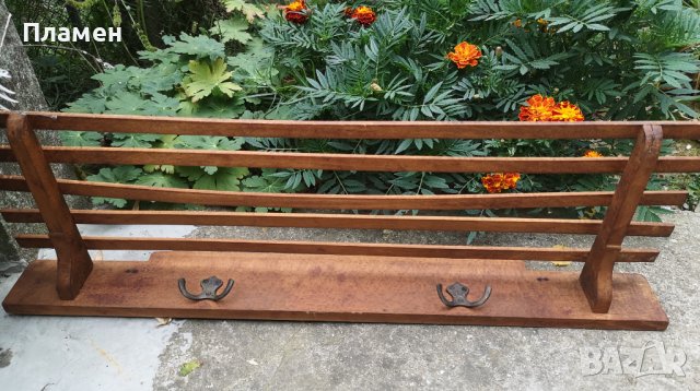 Стара дървена закачалка 