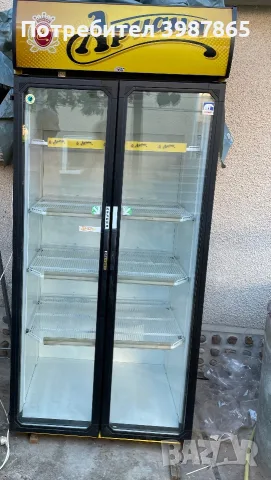 Продава се двойна хладилна витрина