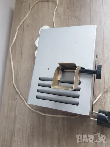 Стар прожекционен апарат, снимка 4 - Антикварни и старинни предмети - 48529661