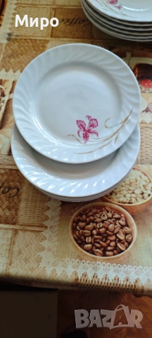 Български порцеланов сервиз от 24 части, снимка 4 - Антикварни и старинни предмети - 53839267
