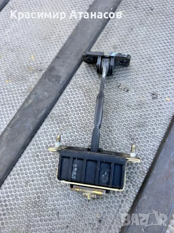 Ограничител врата задна дясна  за Мерцедес CLS. W219. 2004-2010г, снимка 4 - Аксесоари и консумативи - 49438962