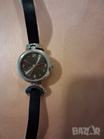 Дамски часовник, снимка 5 - Дамски - 50980997