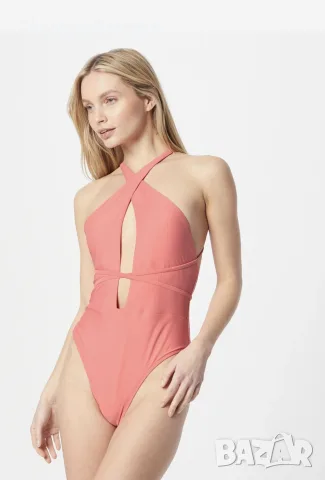 Бански костюм на Hunkemöller ,цвят корал .
