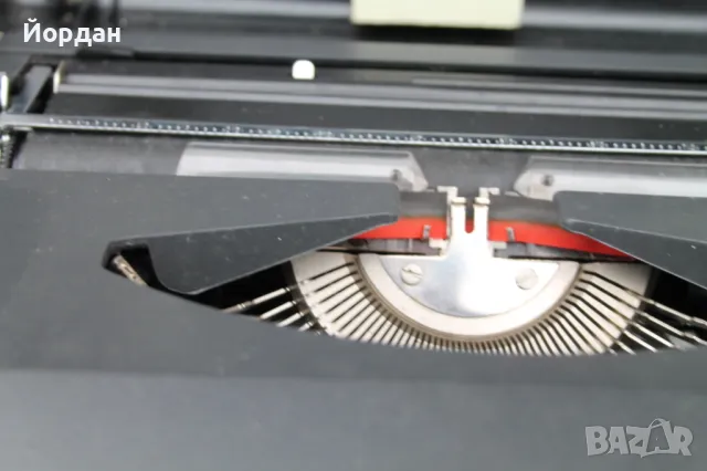 Българска пишеща машина ''Хеброс 1300 ф '', снимка 8 - Колекции - 47957289