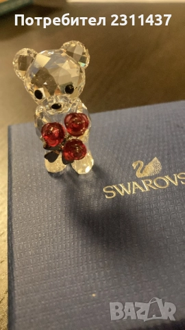 Кристална фигура SWAROVSKI мече  - Kris Bear A Rose