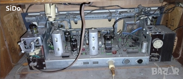 Радио грамофон Лира10 от 1969г, снимка 11 - Грамофони - 50710775