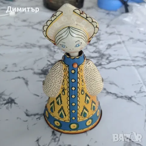 Ретро ламаринена играчка кукла „Аленушка“ – СССР, работеща
