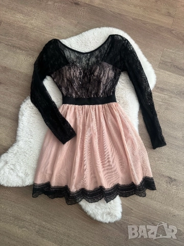 Рокля в розово и черно