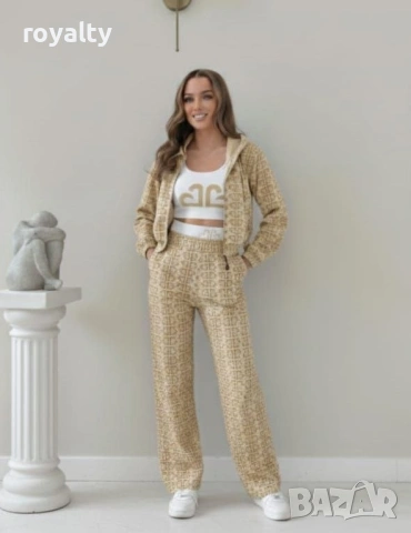 Бежов Дамски Спортен Комплект от Три Части 