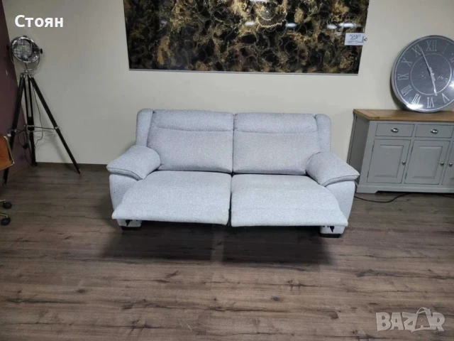 Светло сив диван от плат тройка с електрически релаксиращ механизъм, снимка 9 - Дивани и мека мебел - 50886717