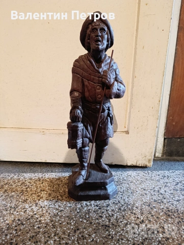 холандска дървена статуетка