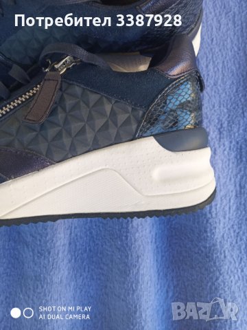 Сникърски Tamaris.