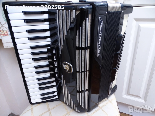 Акордеон Велтмайстер Сепарато Стандард 72 баса, снимка 1