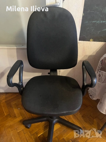 Офис стол с подлакътници – въртящ се, черен, много запазен, снимка 12 - Столове - 53835814