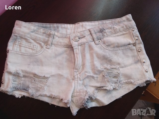 Дънки с капсички в страни