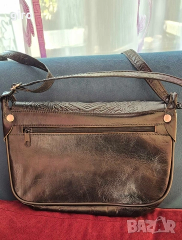 Дамска чанта от камилска кожа, снимка 4 - Чанти - 52752378